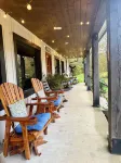 55 Acre Waterfront Retreat ~Hot Tub~Swim ~Fish ~Kayak ~Hike ~1 Acre Spring Pond~ - 木屋