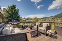 Big Sky Condo w/ Resort Amenities & Mountain Views - 3 estrellas