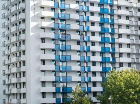 Fraser Suites Paris La Défense Отели рядом с достопримечательностью «Jardin des Mille Roses de l’Hôpital Corentin Celton»