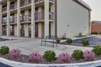 Red Roof Plus+ Huntsville - Madison Hotels in Madison