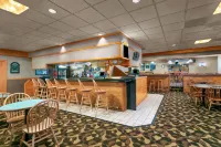 Ramada by Wyndham Bismarck - bar