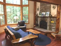 Snowline Cabin #25 A Country-Style Pet Friendly Cabin with a Hot Tub and Wifi!