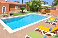 Fantastic for Family Gatherings, Optional Pool Heating, Free Air Con & Wifi
