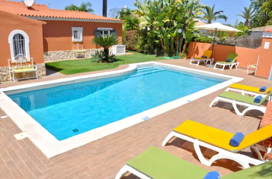 Fantastic for Family Gatherings, Optional Pool Heating, Free Air Con & Wifi