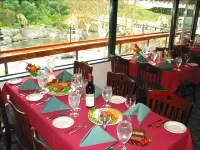 The Gateway Restaurant & Lodge فنادق في ثري ريفرز