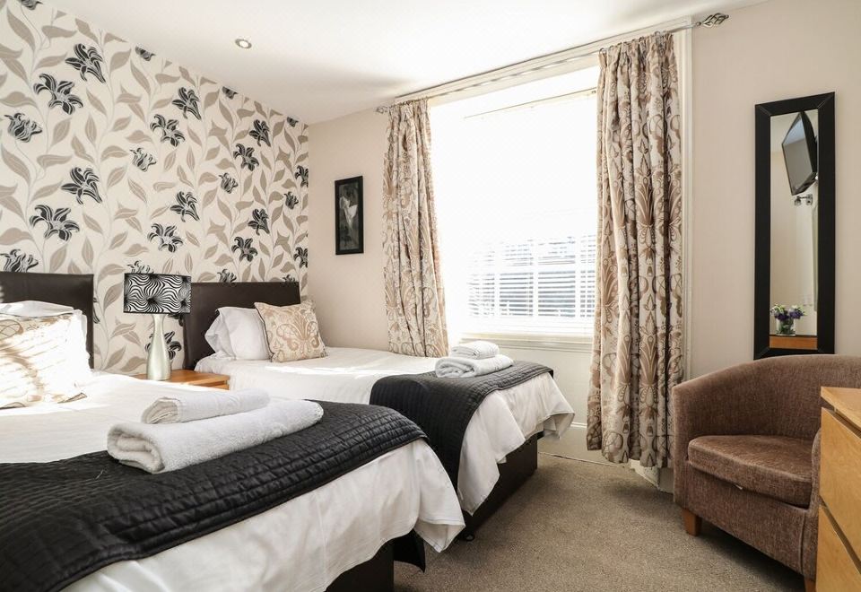 Tregoney House - Housity