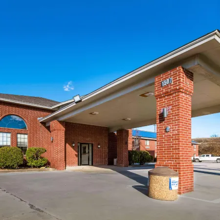 Travelodge by Wyndham Decatur TX I-287