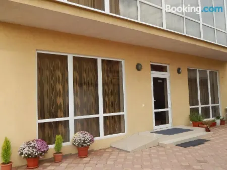 Лотос Отели рядом с достопримечательностью «Пляж "Роза Хутор"»