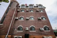 Nonsan Eden Sanjang Hotels near Sunshine Land