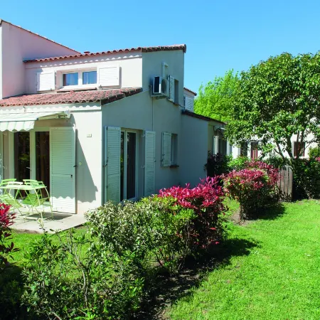 Zenitude Hôtel-Résidences Mandelieu la Napoule Village Отели рядом с достопримечательностью «Пляж Миди»