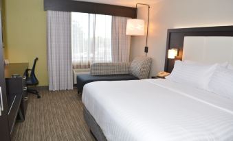 Holiday Inn Express & Suites Waterville - North