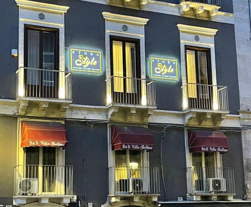 3. 카타니아에 위치..