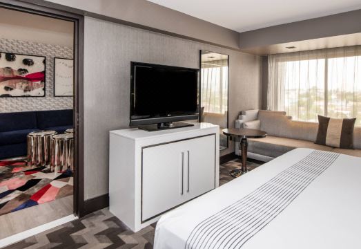 3. 베벌리 힐스 메..