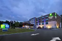 Holiday Inn Express & Suites Painesville - Concord