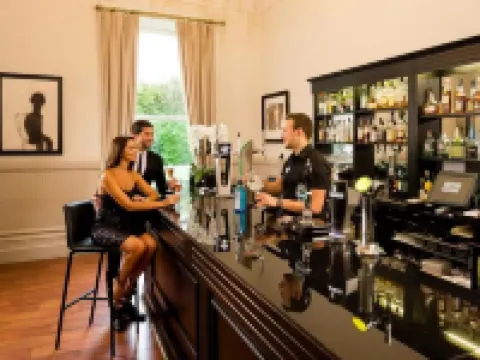 Trenython Manor Hotels in Par