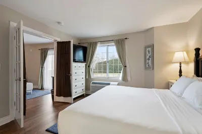 Charlevoix Inn & Suites SureStay Collection by Best Western Các khách sạn ở Charlevoix