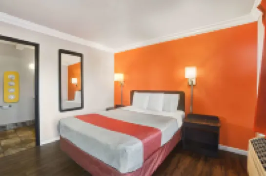 Motel 6 Fresno, CA - Belmont Ave