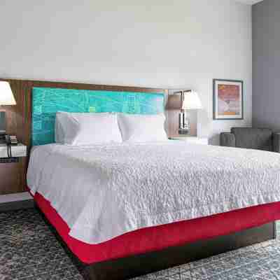 Hampton Inn & Suites Pittsburgh New Stanton Rooms