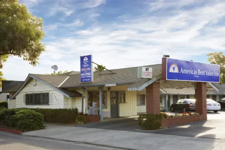 Americas Best Value Inn Livermore Отели рядом с достопримечательностью «Дарси Кент Вайнярдс»