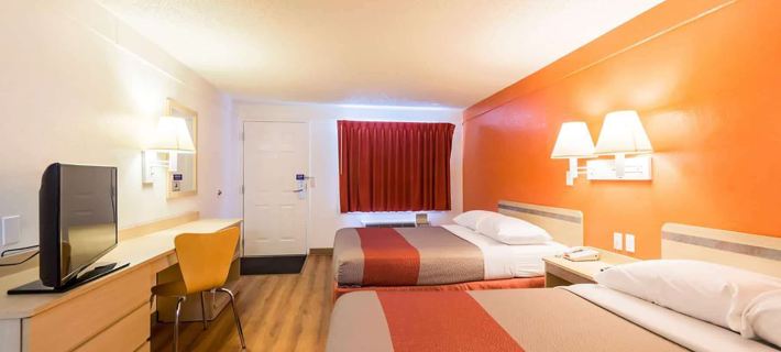 Travelodge by Wyndham Essington / Philadelphia Airport Hotels in Delaware County