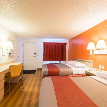 Travelodge by Wyndham Essington / Philadelphia Airport