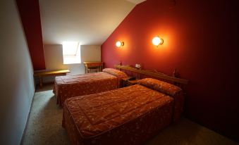 Hotel Montsant - Housity