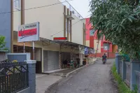 RedDoorz Plus Near Ipdn Hotel di Cilengkrang