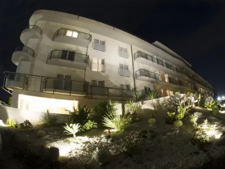 卡塔尼亞國際機場飯店