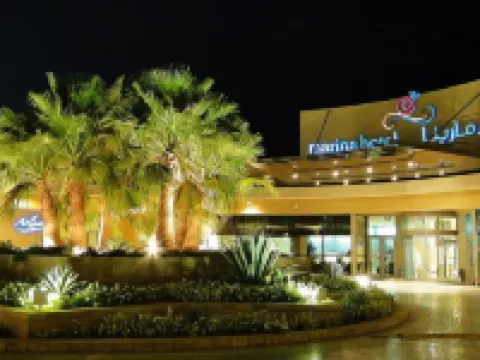Marina Hotel โรงแรมในSalmiya