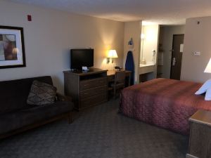 Shenandoah Inn & Suites