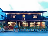 Baan Khun Yaai Mai Khun Ta Hotels near Phe