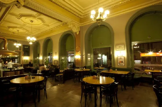 Deminka Palace Отели рядом с достопримечательностью «Галерея Вышеград»