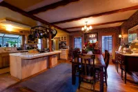 Strawberry Valley Inn Hotels in Mount Shasta