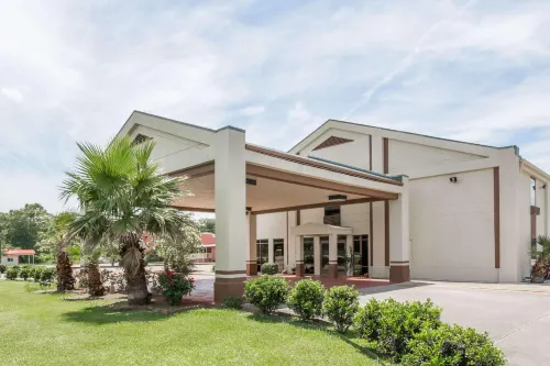 Days Inn by Wyndham Rayne/Crowley
