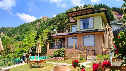 Larisa Resort, Mussoorie Hotels in Деградун