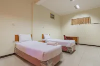 Grand Kembar Hotel Mitra RedDoorz