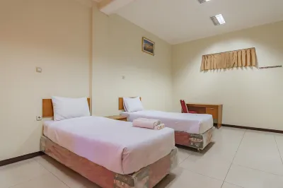 Grand Kembar Hotel Mitra RedDoorz
