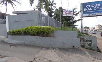 Metro Hotel Ajeigbe