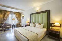 Hotel Sarina Hotels near টোকিও স্কয়ার