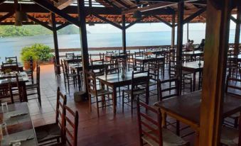 The Still Beach House - Housity
