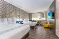 GLo Best Western Dawley Farms in Sioux Falls - Pool