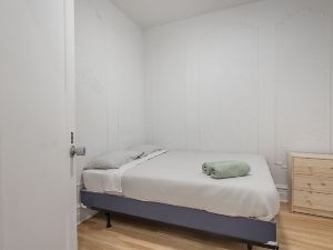 Beautiful Private Bedroom in Mile-End