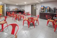 Red Lion Inn & Suites Everett فنادق في ايفريت