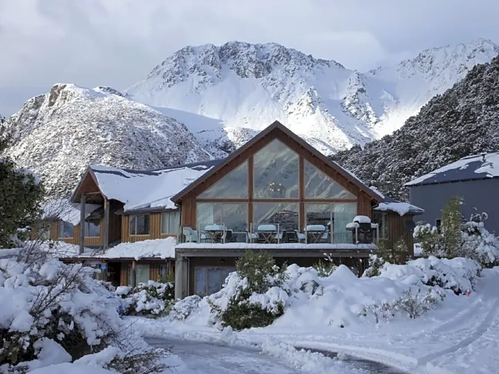 Aoraki Mount Cook Alpine Lodge