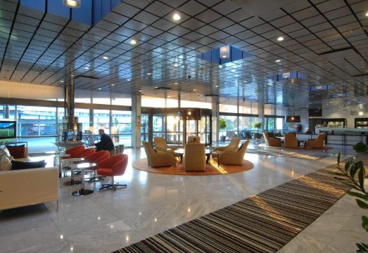 1. 힐튼 헬싱키 카..