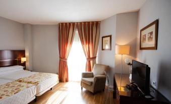 Hotel RL Anibal - Housity