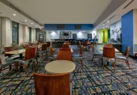 La Quinta Inn & Suites by Wyndham Lubbock Southwest - プール