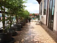 Sri Trang Hotel