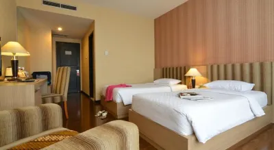 Istana Hotel Hotel dekat Toko Terang Jaya