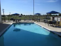 Merica Inn & Suites - parking